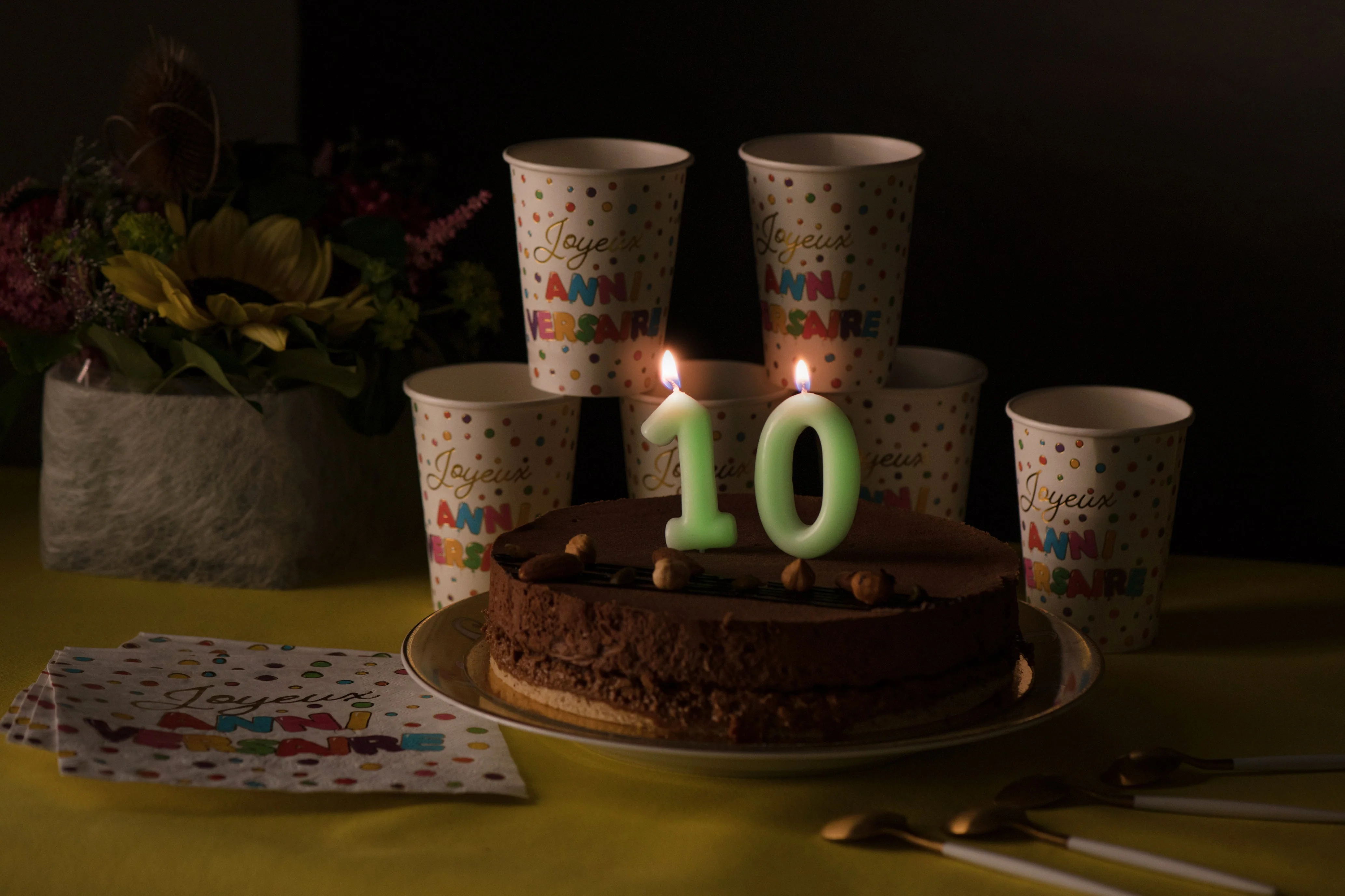 Exquisite Birthday Glow: Trend-setting, Phosphorescent Party Candle for Elegant Celebrations