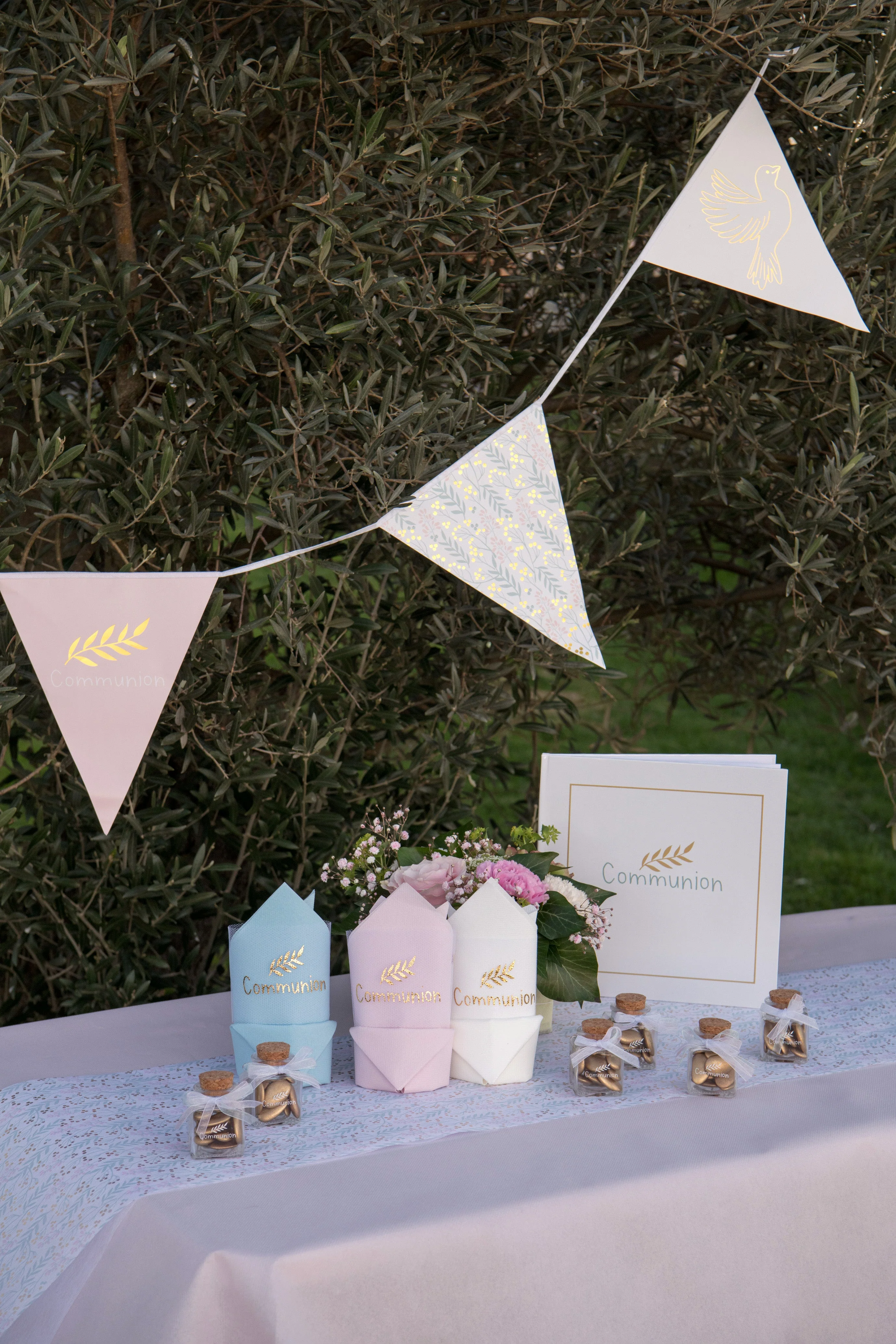 First Communion Elegance: Trend-Setting, Multicolor Party Banner - Leave a Lasting Impression!