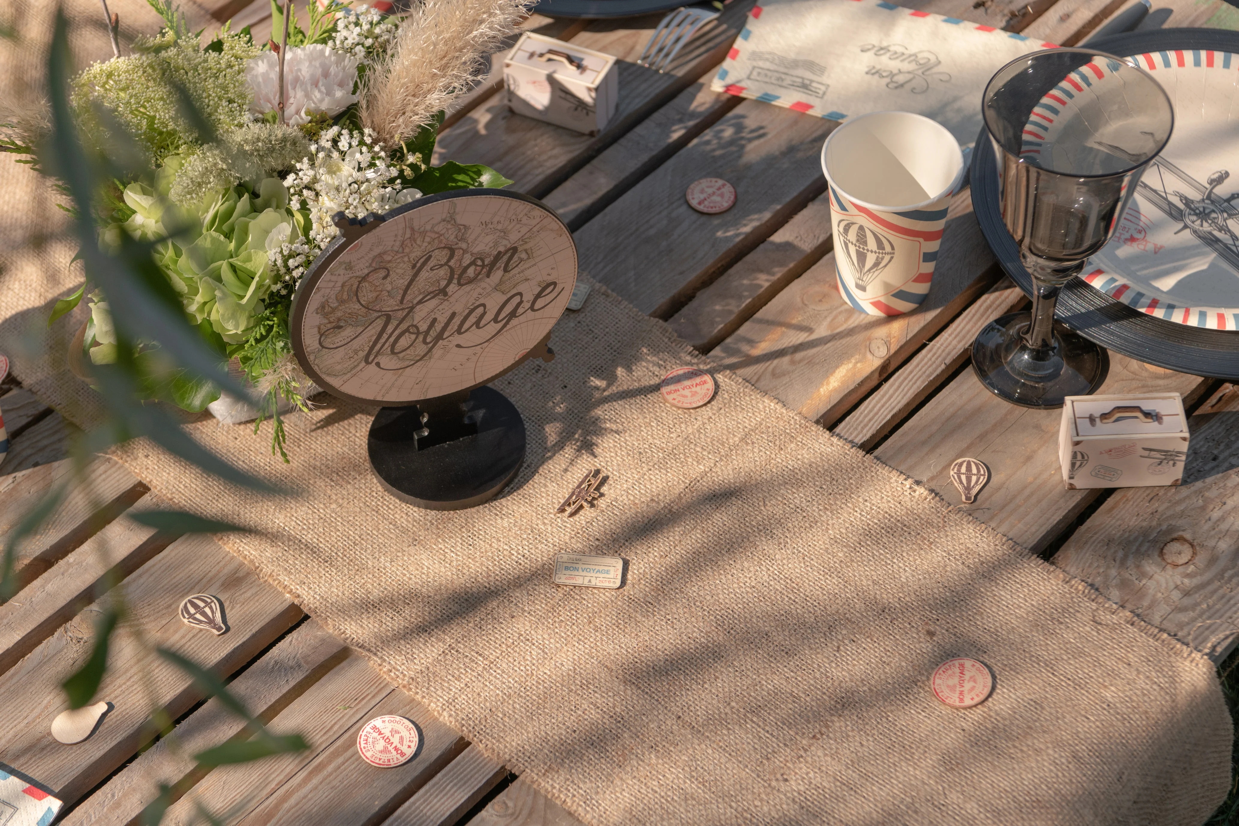 Elegant Natural Jute Table Runner - Level Up Your Birthday Party with Stylish Aesthetics