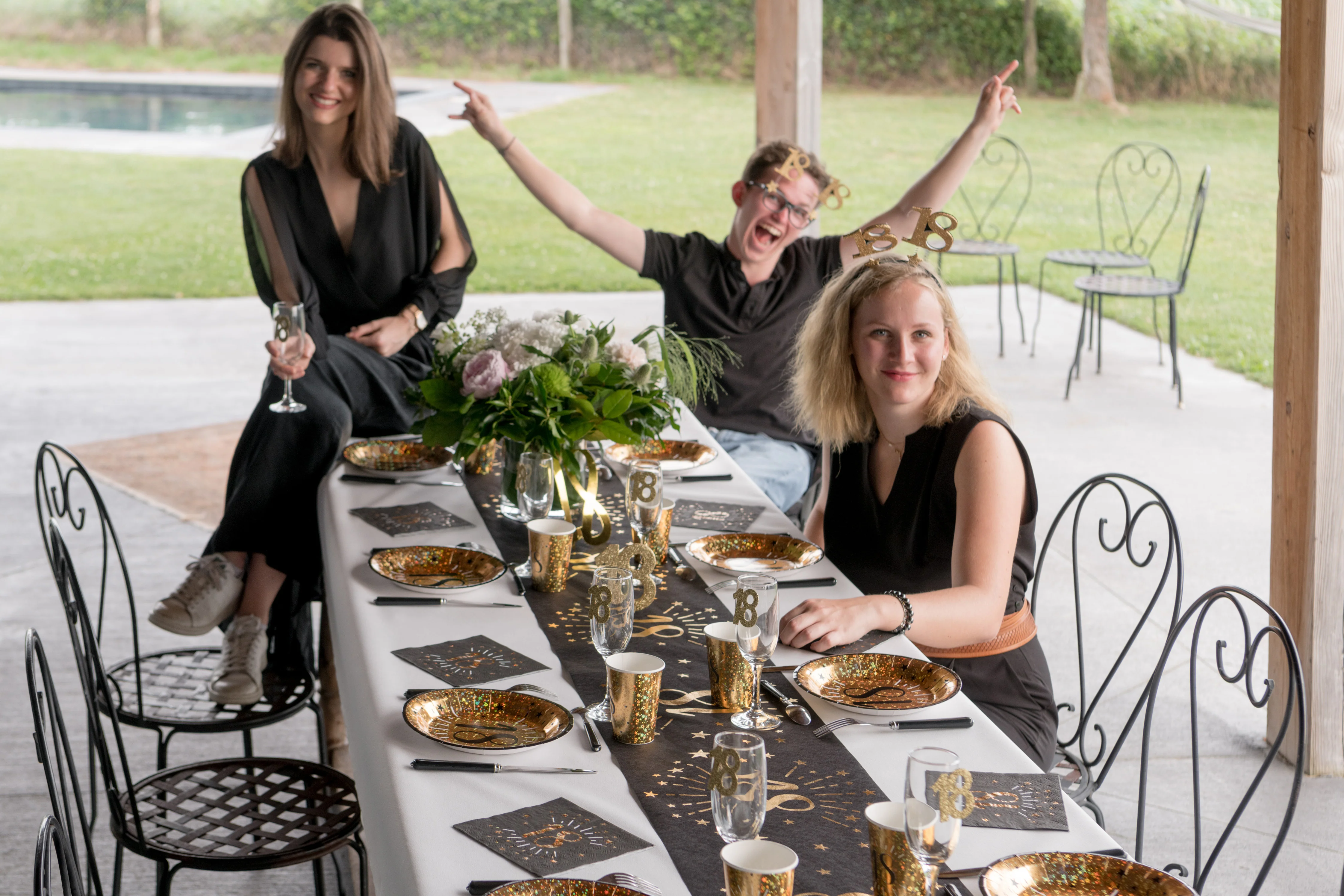 18th Birthday Party Essential: Elegant Shining Gold Paper Cups, Perfect for Stylish Celebrations