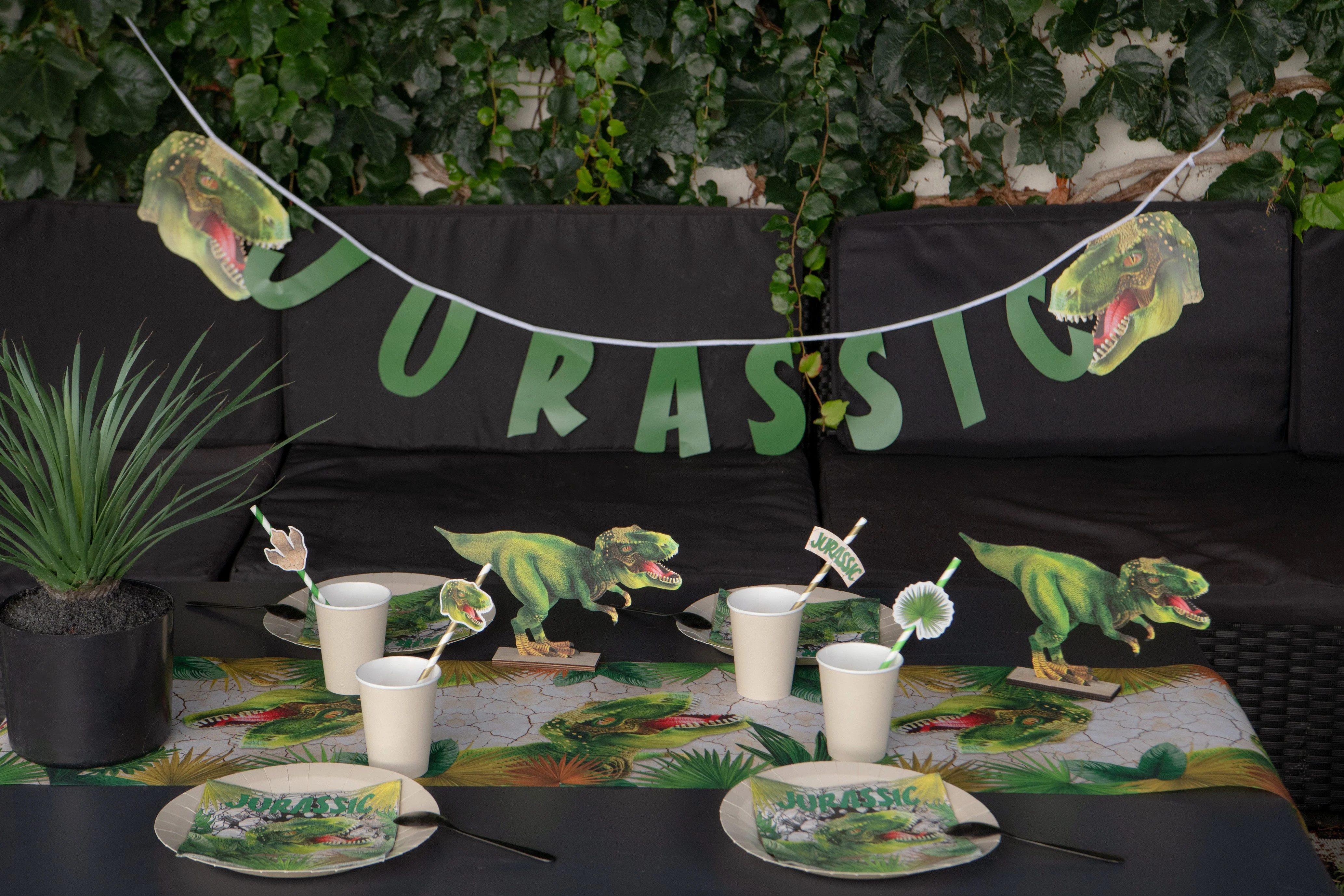 Dinosaur-Themed Elegant Banner - Perfect Trendsetter for Kids Birthday Parties