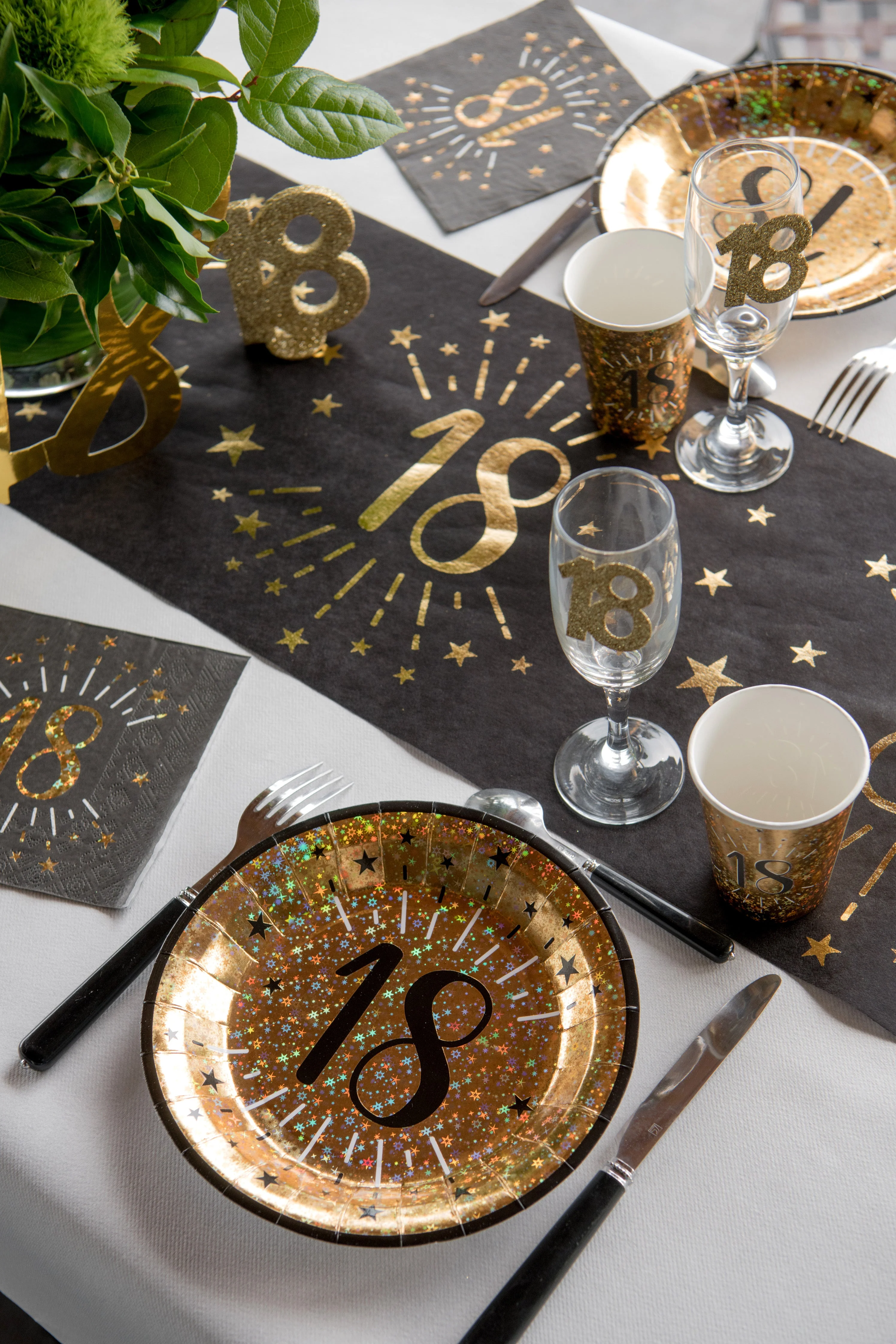 70th Birthday Gold Elegance �C Trendsetting Paper Cups for Timeless Celebrations