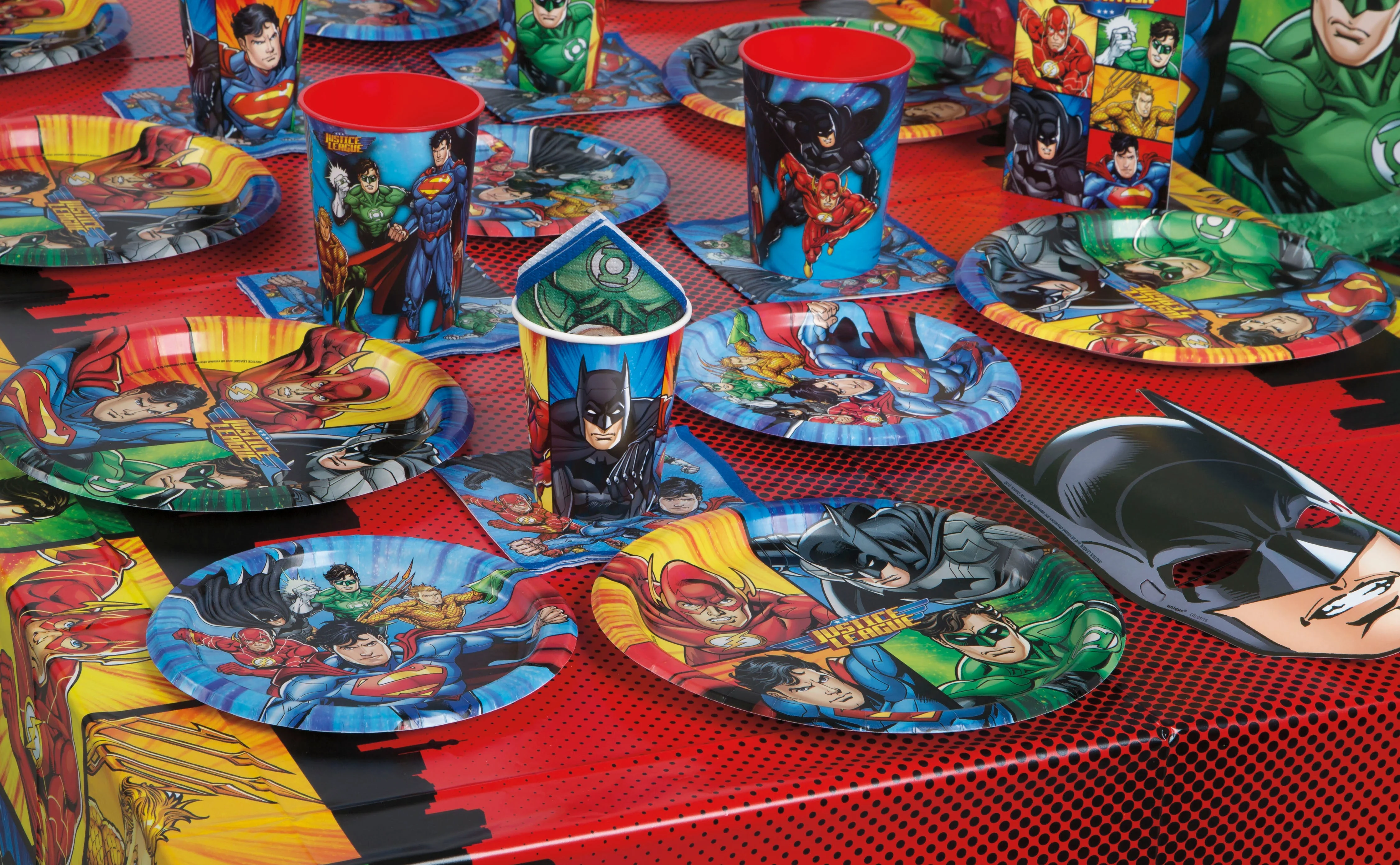 League of Legends Tablecover �C Unite with Batman, Superman, Wonder Woman & More!
